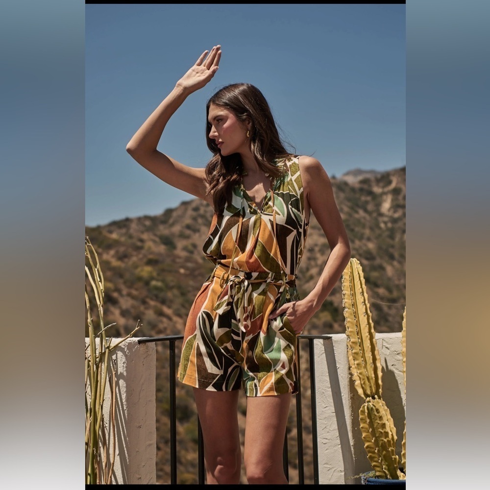 SugarLips Renia Tropical Miley Sleeveless Blouse & Wave High Waisted Shorts Set